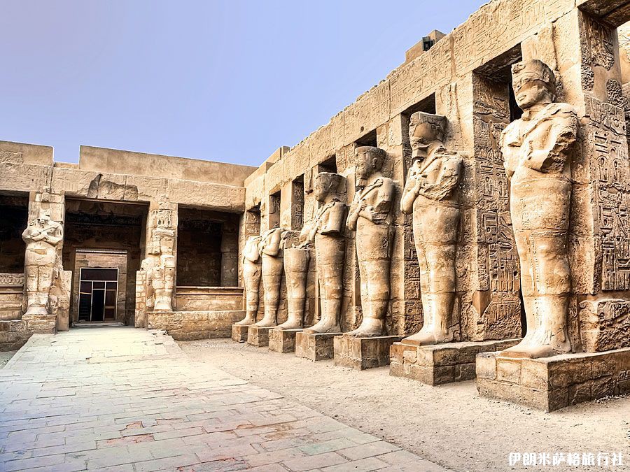 Ruins-statues-Karnak-Egypt.jpg