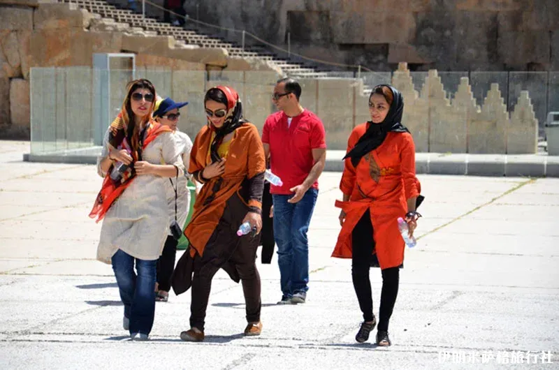 Hijab-Iran-dress-code3.jpg.webp