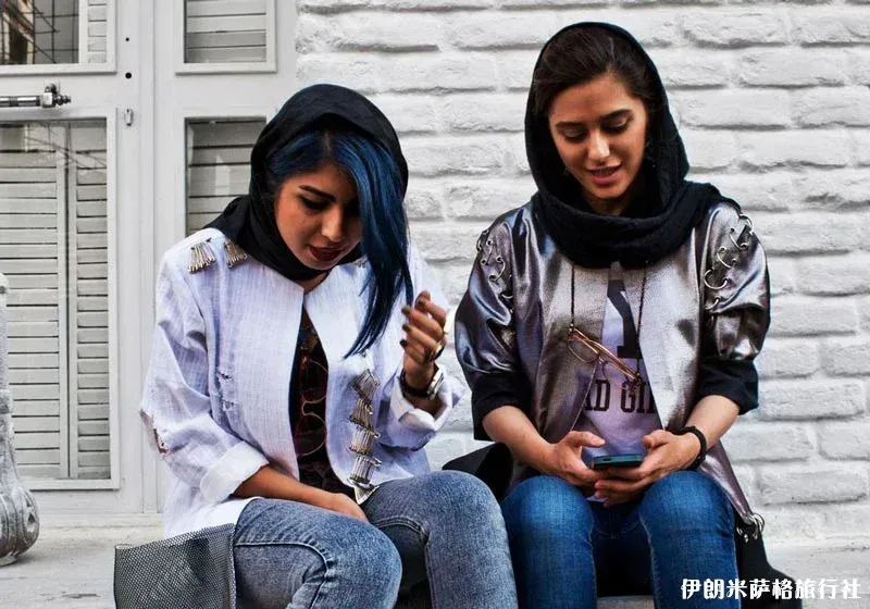 Hijab-Iran-dress-code4.jpg.webp